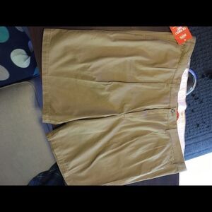 A41-Dockers 52‎ waist tan shorts NWT